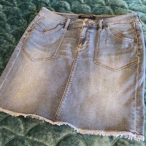 Adorable 💕Liverpool denim skirt